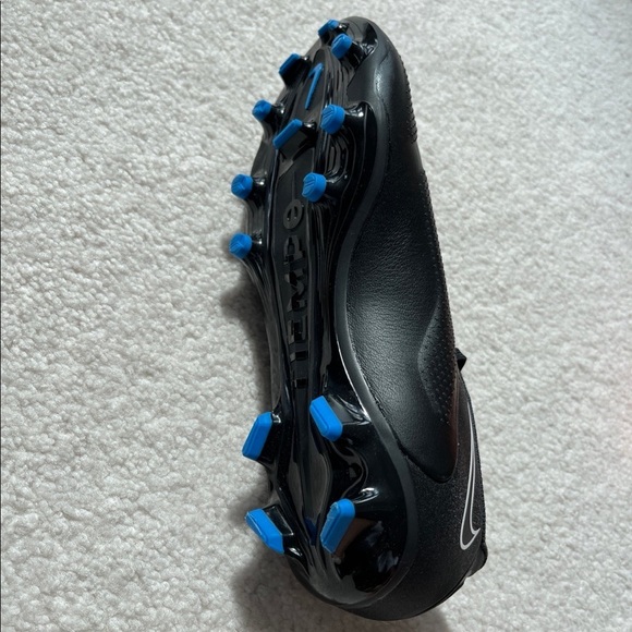 Nike Tiempo Legend 9 Academy FG Soccer Cleats - Picture 4 of 7